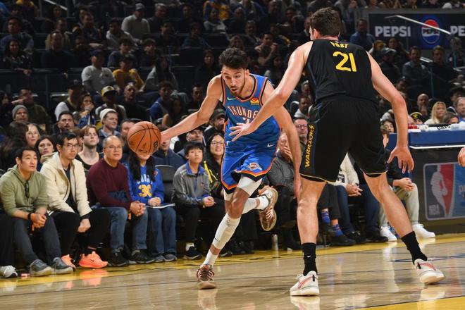 库追巴三巨头缺席!勇士37分惨败雷霆 亚历山大三节30+7豪取4连胜