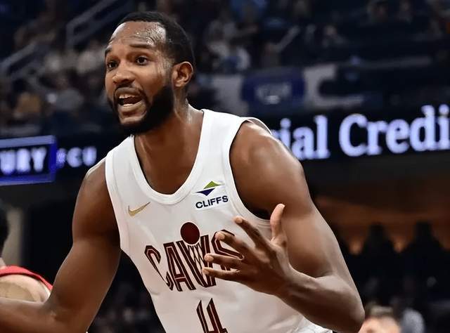 惜败骑士!穆雷空砍34+6+7,米切尔轰33+6,恭喜火箭躺着去第三