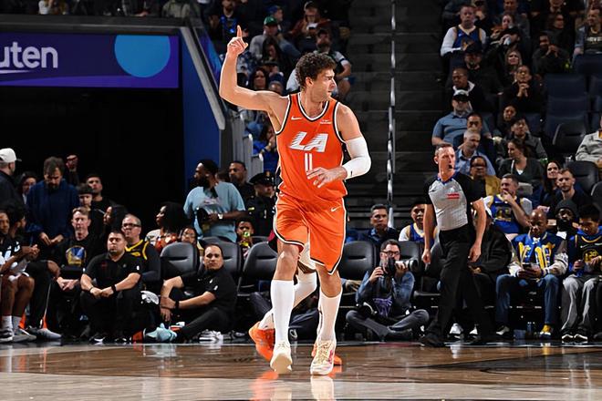 明显无法胜任先发的位置,快船对于内线老将的要求实在是太高了?