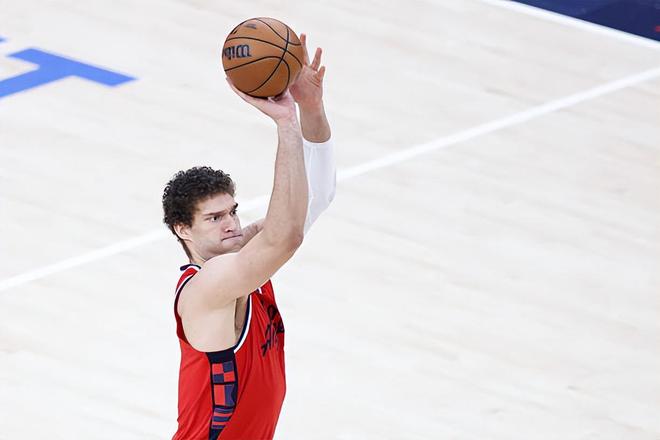 明显无法胜任先发的位置,快船对于内线老将的要求实在是太高了?