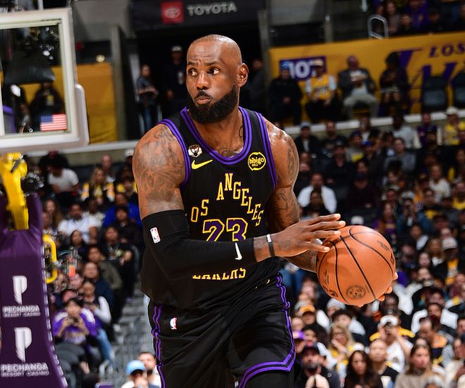 湖人110-101击败鹈鹕!东契奇创50年队史纪录,老詹创3个NBA纪录