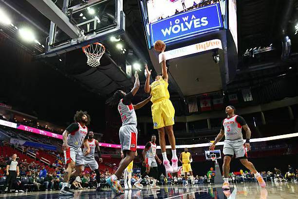 完爆了开拓者二队,但森林狼锋线新星还是没有办法得到更多机会?