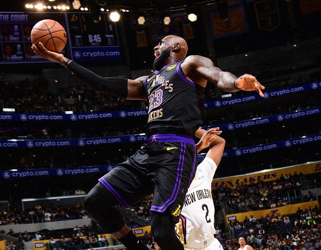 艰难!湖人逆转鹈鹕,詹姆斯21分7助斯玛特立功,但湖人暴露难题