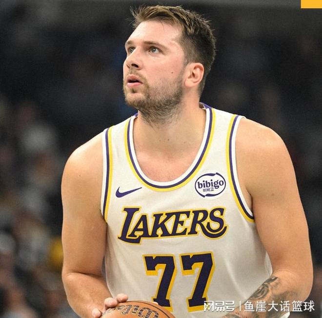 湖人16分逆转!老詹26+10历史第二,新援立大功,东契奇36分13罚