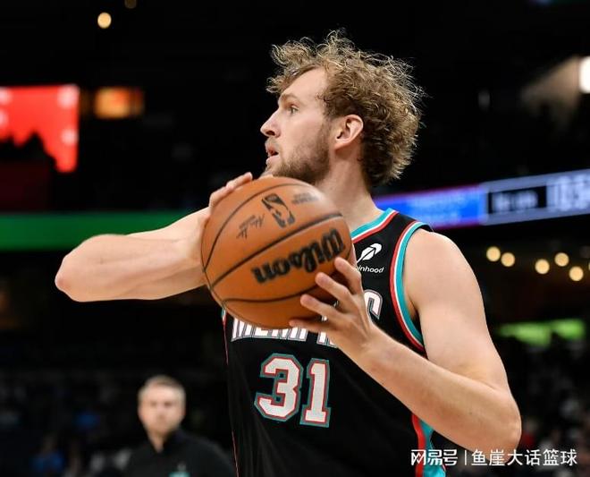 湖人16分逆转!老詹26+10历史第二,新援立大功,东契奇36分13罚