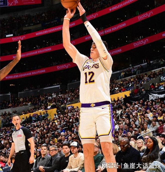 湖人16分逆转!老詹26+10历史第二,新援立大功,东契奇36分13罚