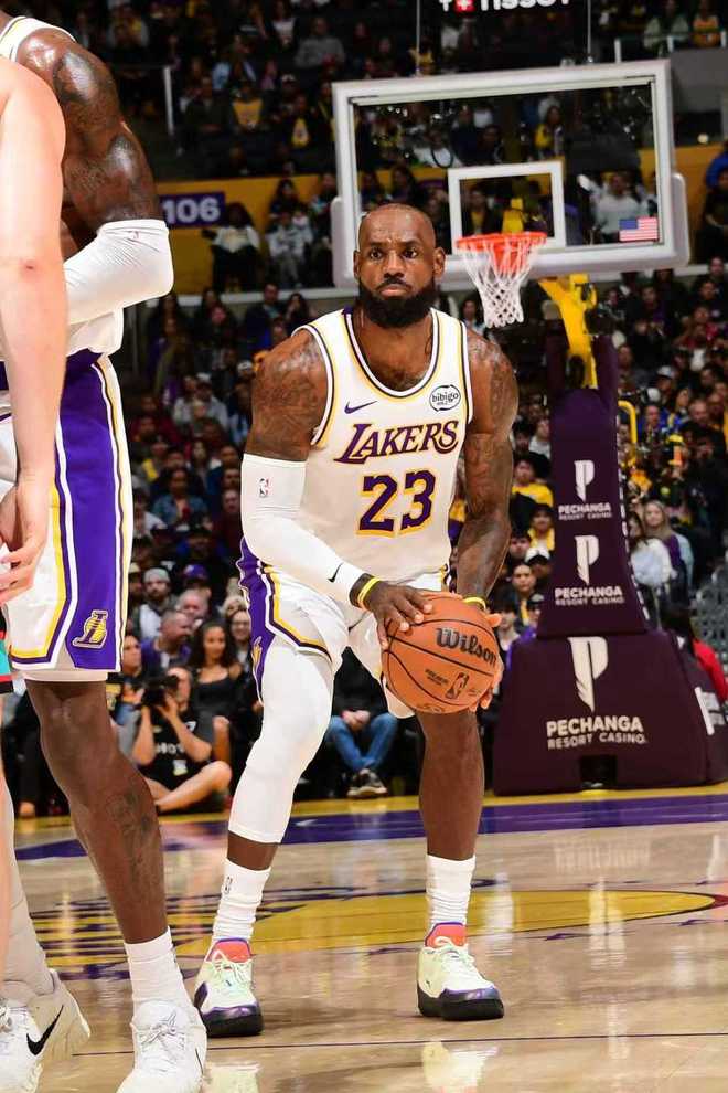 詹姆斯26+7+10:总助攻超保罗历史第二 末节主宰胜利升西部第三