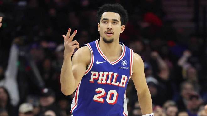 交易已达成,雷霆队通过涉及4个选秀权的交易从76人队得到麦凯恩