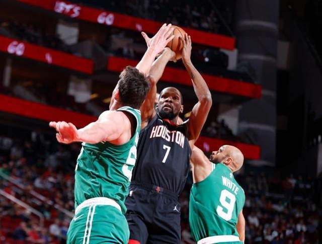 惨败绿军!怀特28+8爆锤火箭,杜兰特仅15+5,他太需要一个哈登了