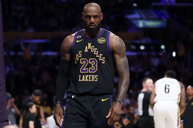 詹姆斯最可能回骑士!湖人复刻独行侠2.0:围绕东契奇里夫斯建队