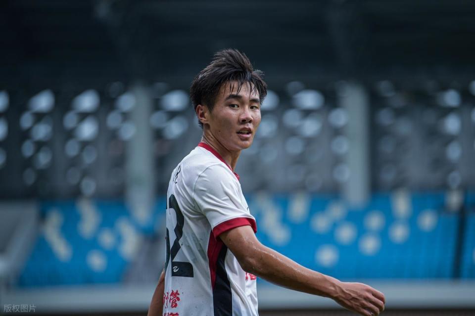 什么操作？成都蓉城17岁新星刚拿到金童奖就离队，注册信息已变更