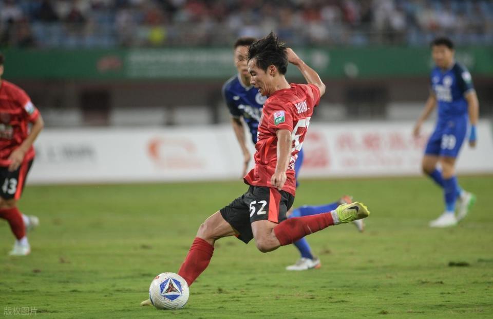 什么操作？成都蓉城17岁新星刚拿到金童奖就离队，注册信息已变更