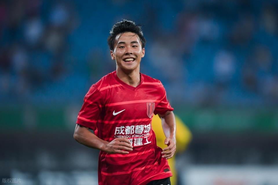 什么操作？成都蓉城17岁新星刚拿到金童奖就离队，注册信息已变更