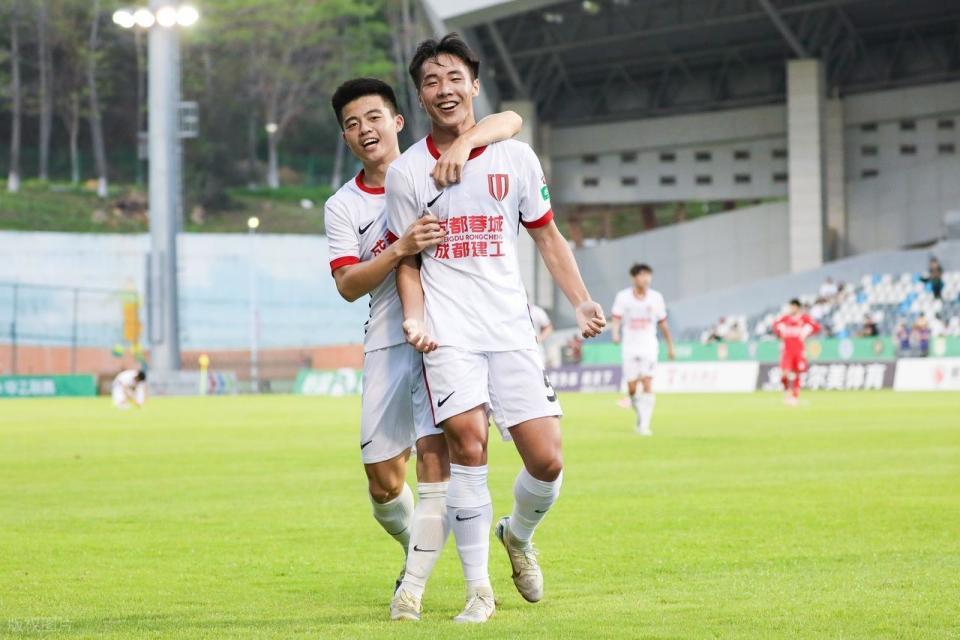 什么操作？成都蓉城17岁新星刚拿到金童奖就离队，注册信息已变更