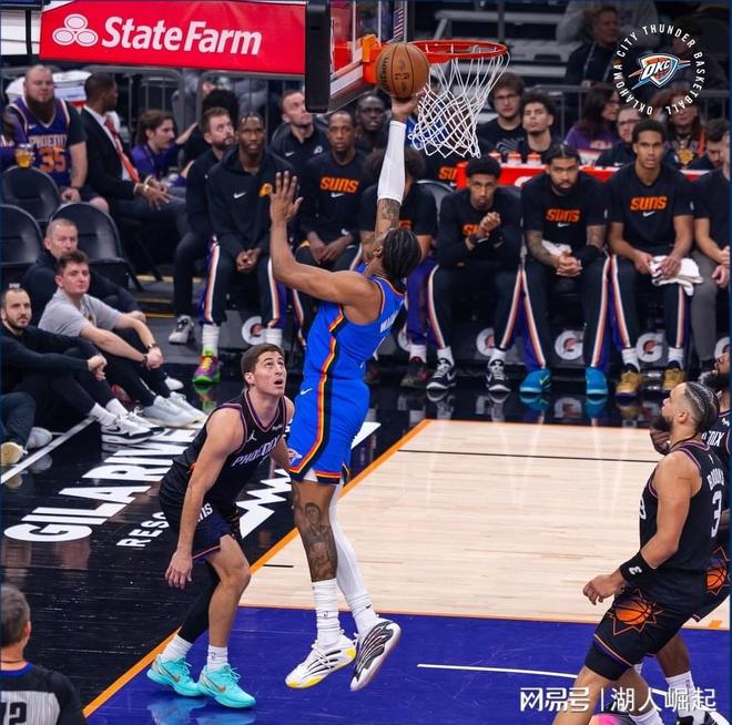 三人20+太阳终结雷霆4连胜,布克24+6+9送三分绝杀亚历山大25+6
