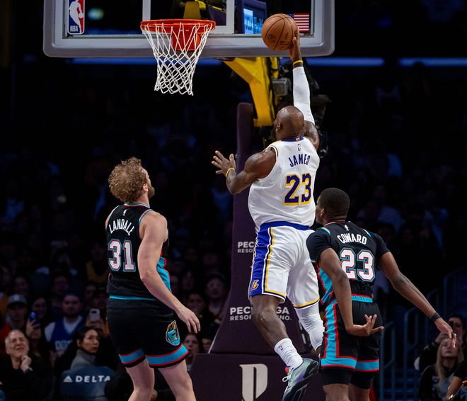 末节11+3引一波流!41岁詹皇26+10+6又迎里程碑 湖媒晒纪录赞GOAT