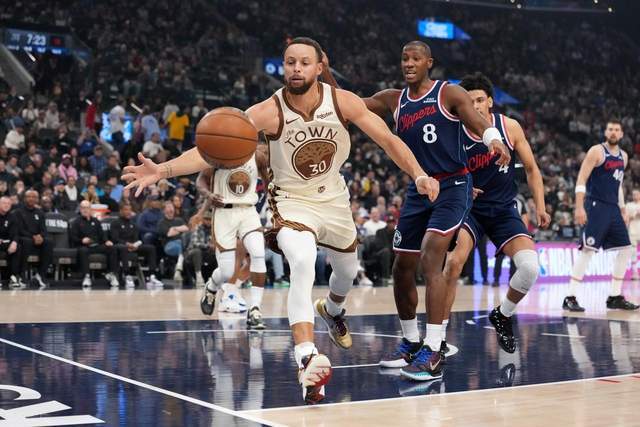 无耻黑哨!科尔怒喷裁判被驱逐!库里6犯离场,快船逃过一劫