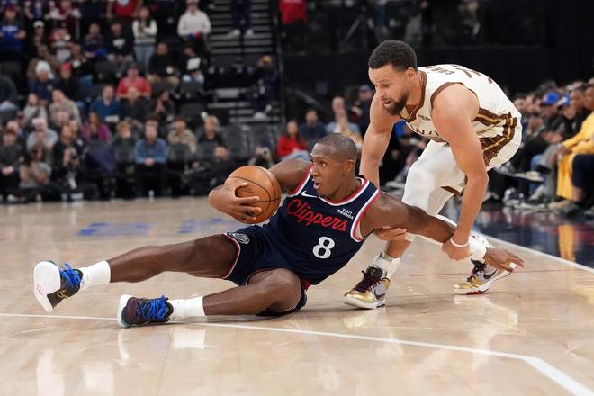 狂喷裁判!科尔惨遭驱逐!小卡24+12+5打爆勇士!库里空砍27+4+6