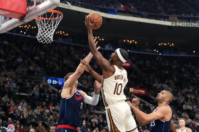 狂喷裁判!科尔惨遭驱逐!小卡24+12+5打爆勇士!库里空砍27+4+6