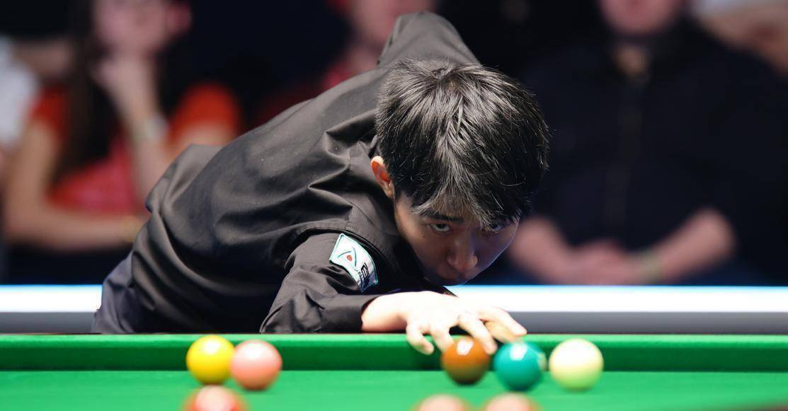 斯诺克资格赛早战报!5-3排名赛10冠王,中国4胜3负,70后老将胜德比战