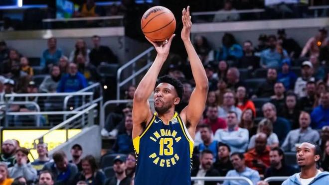 内线新援的表现颇有亮点，步行者不得不选择裁掉了前爵士首轮秀？