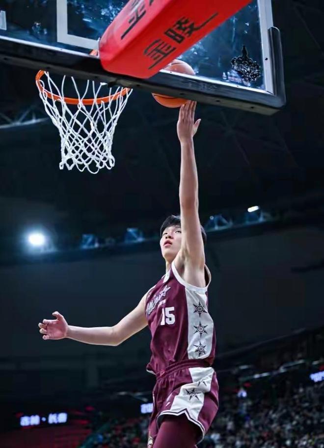 杨瀚森末节亮相斩获4分 NBA常规赛开拓者主场137-117爵士