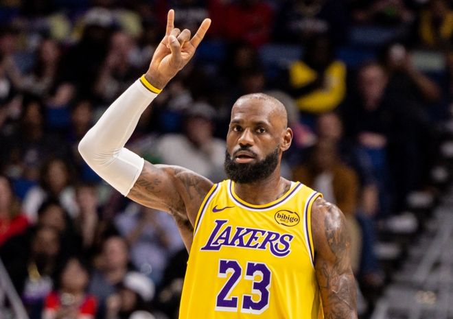 就在今天,41岁詹姆斯又刷新79年NBA纪录,5262万真不贵