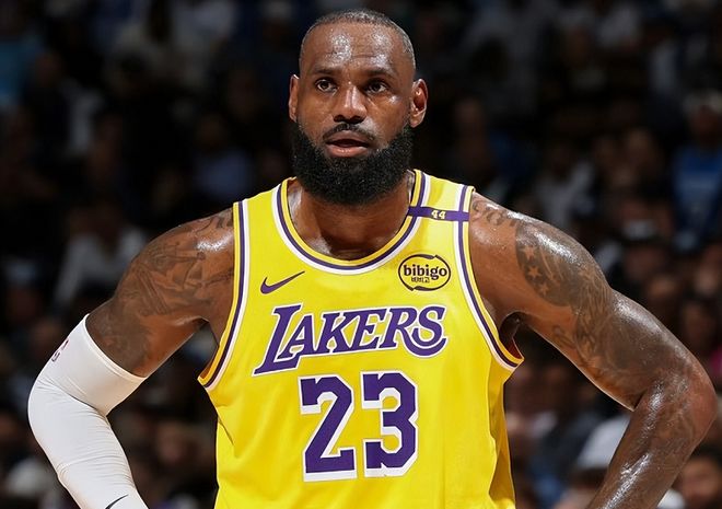 东契奇轰30+10仍无缘今日最佳!对不起,你碰到创纪录的老詹了