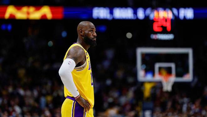 湖人队詹姆斯抨击裁判,未吹罚约基奇导致他受伤的犯规