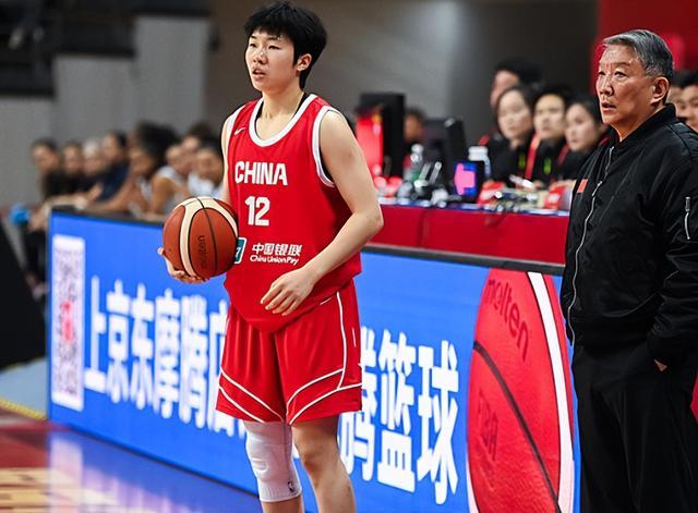 砍12+4+3!中国女篮25岁1米78冠军后卫崛起:扮演杨力维替身?