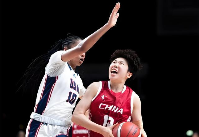 砍12+4+3!中国女篮25岁1米78冠军后卫崛起:扮演杨力维替身?