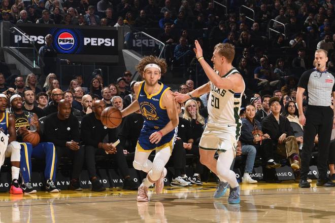 勇士复仇雄鹿!库里31+7+7梅尔顿5三分22分新高 字母哥空砍34+10