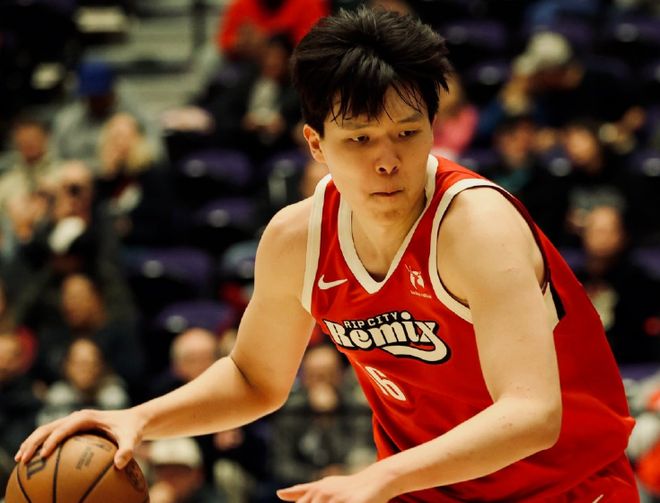 G联赛:杨瀚森15+9+5+5失误5犯遭肘击 混音罚球准绝杀太阳