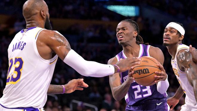 ESPN提议湖人队与国王队进行一笔交易,旨在解决湖人队的防守问题