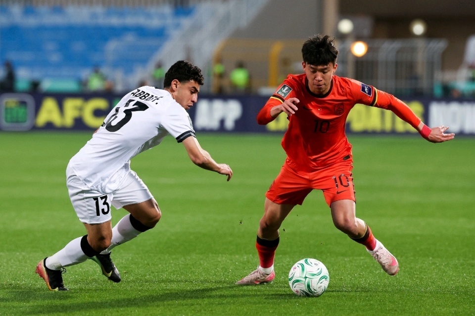 国足0-0憾平伊拉克创造历史！成亚洲杯唯一从未小组出线的“尴尬独苗”