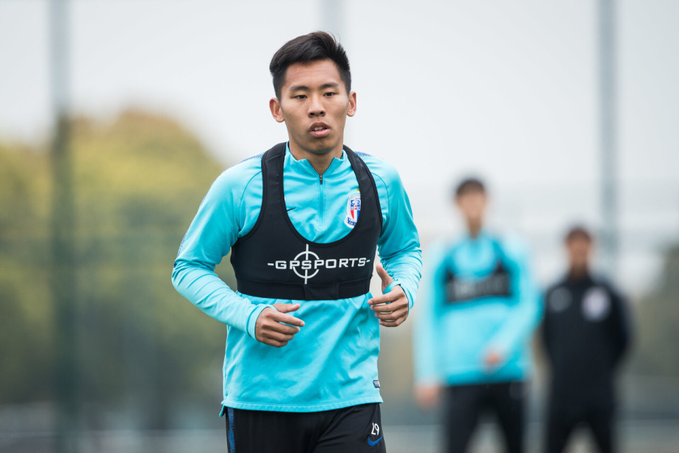 唏嘘！他曾是男足天才小武磊，因违规被禁赛报废，如今试训保级队