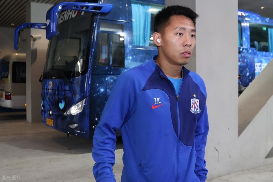 唏嘘!他曾是男足天才小武磊,因违规被禁赛报废,如今试训保级队