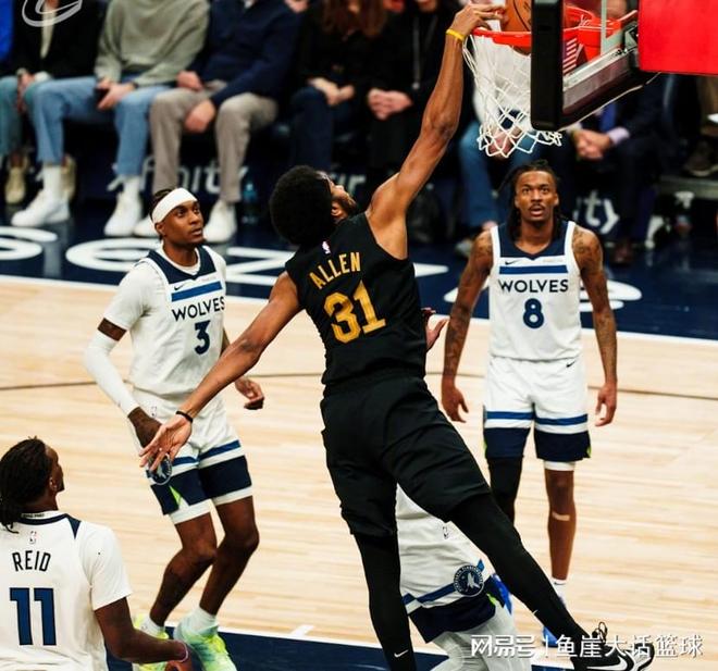 拒逆转!华子25+9历史第三,米切尔30+7+8难救主,兰德尔全队第一