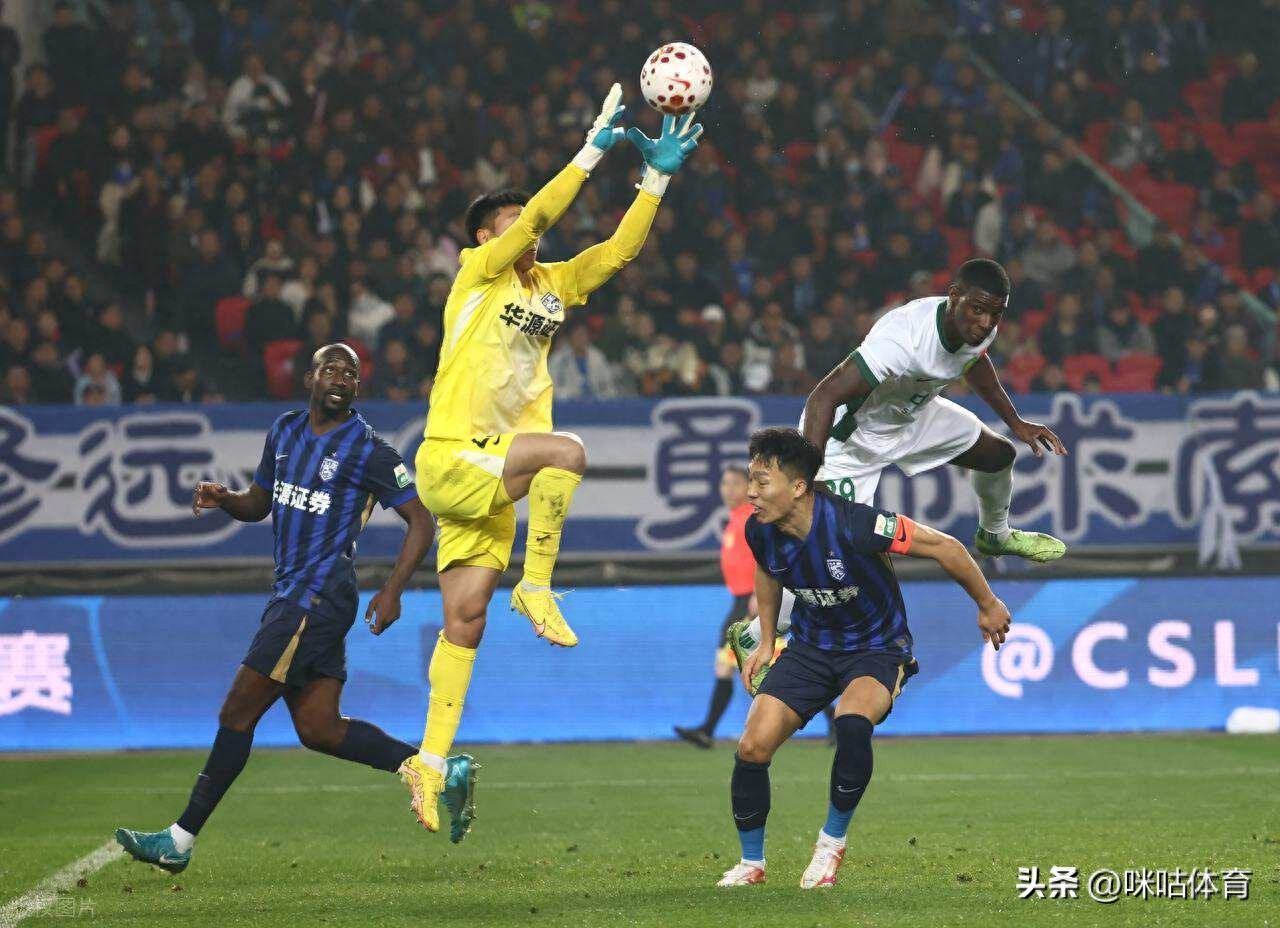 武汉三镇0比2输国安，或加速队中两位新星上位，方镜淇大概率让贤