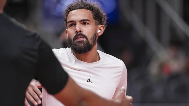 交易正式完成后，奇才队特雷·杨展示了他将来会穿着的新球衣