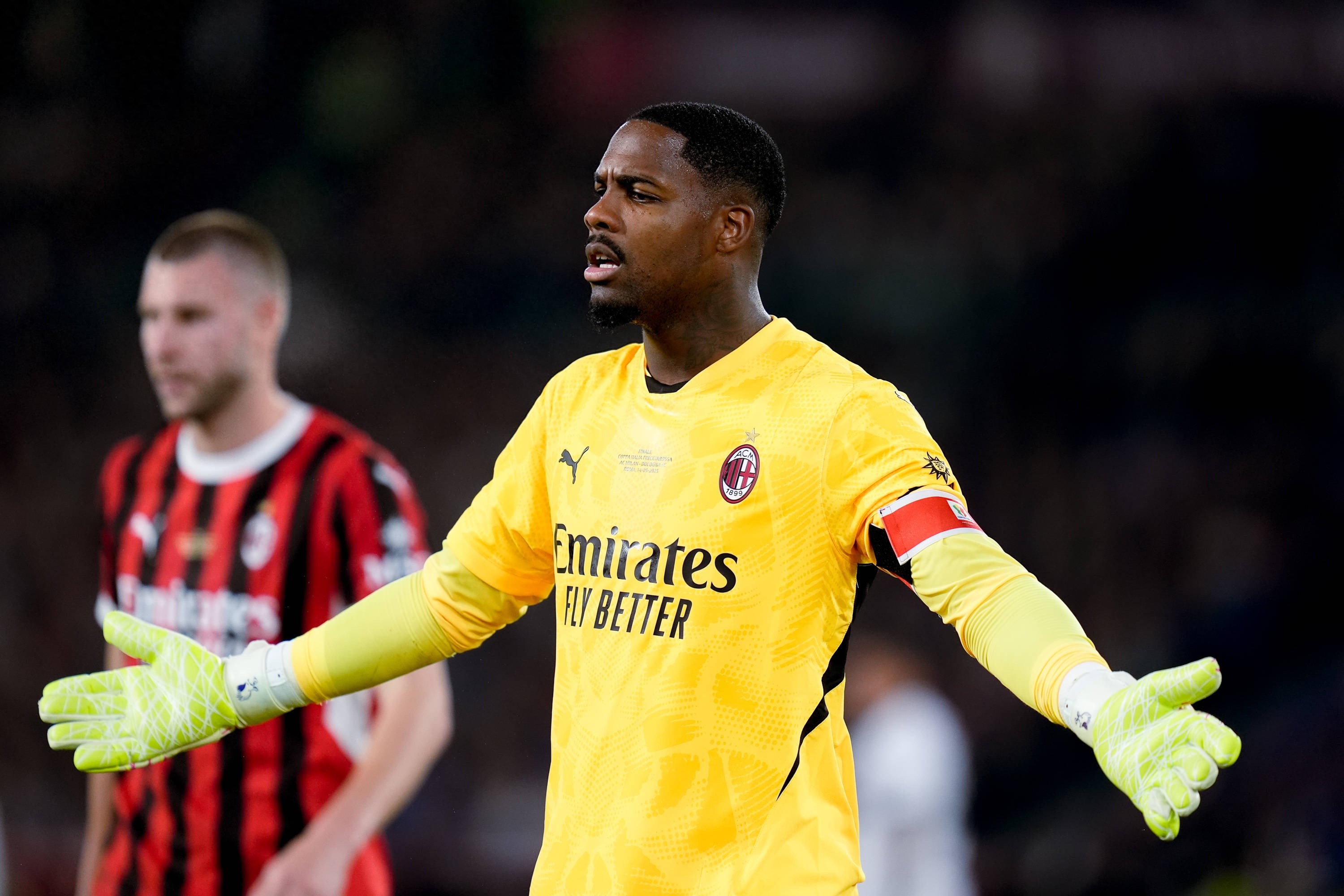 米体：迈尼昂准备续约米兰，年薪500万欧+奖金，新合同直到2030年