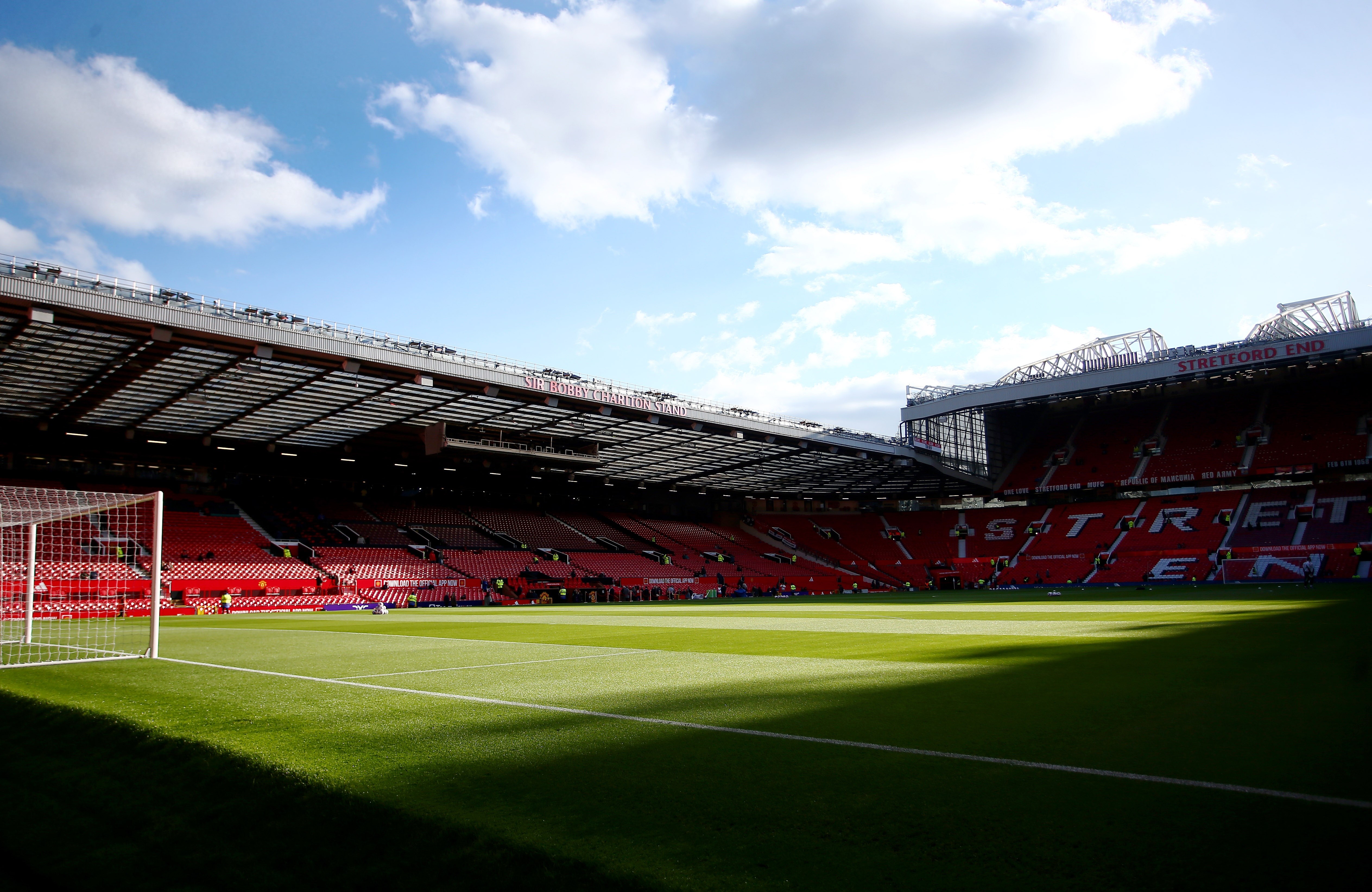 曼晚：曼联本赛季英超仅两个主场周六15点开球，7场20点后开球