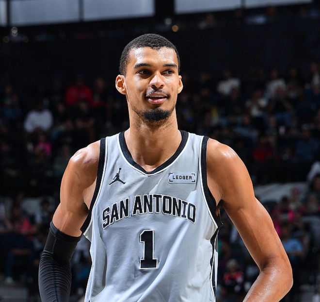 西部排名又变了:马刺创NBA奇迹,森林狼收大礼,4队排名互换