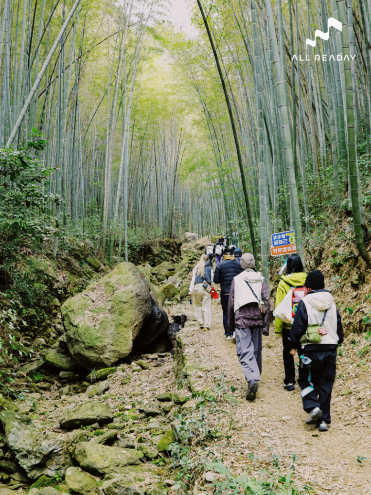 ALLREADAY新奇天:当女性不再“征服”大山,而是成为山的一部分