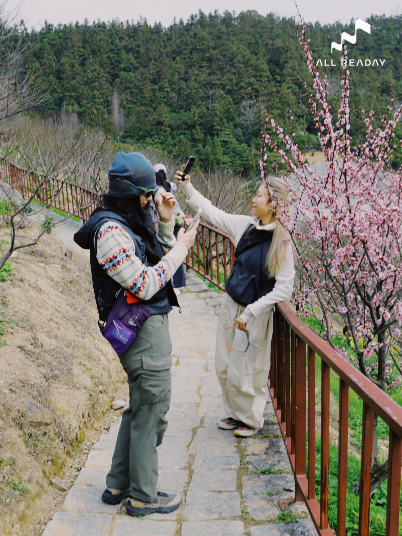 ALLREADAY新奇天:当女性不再“征服”大山,而是成为山的一部分