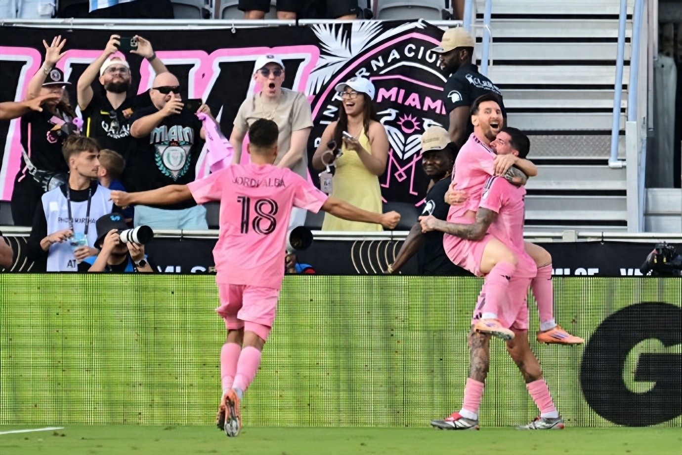 美职联-梅西两度助攻 迈阿密国际3-1温哥华白浪 队史首夺总冠军