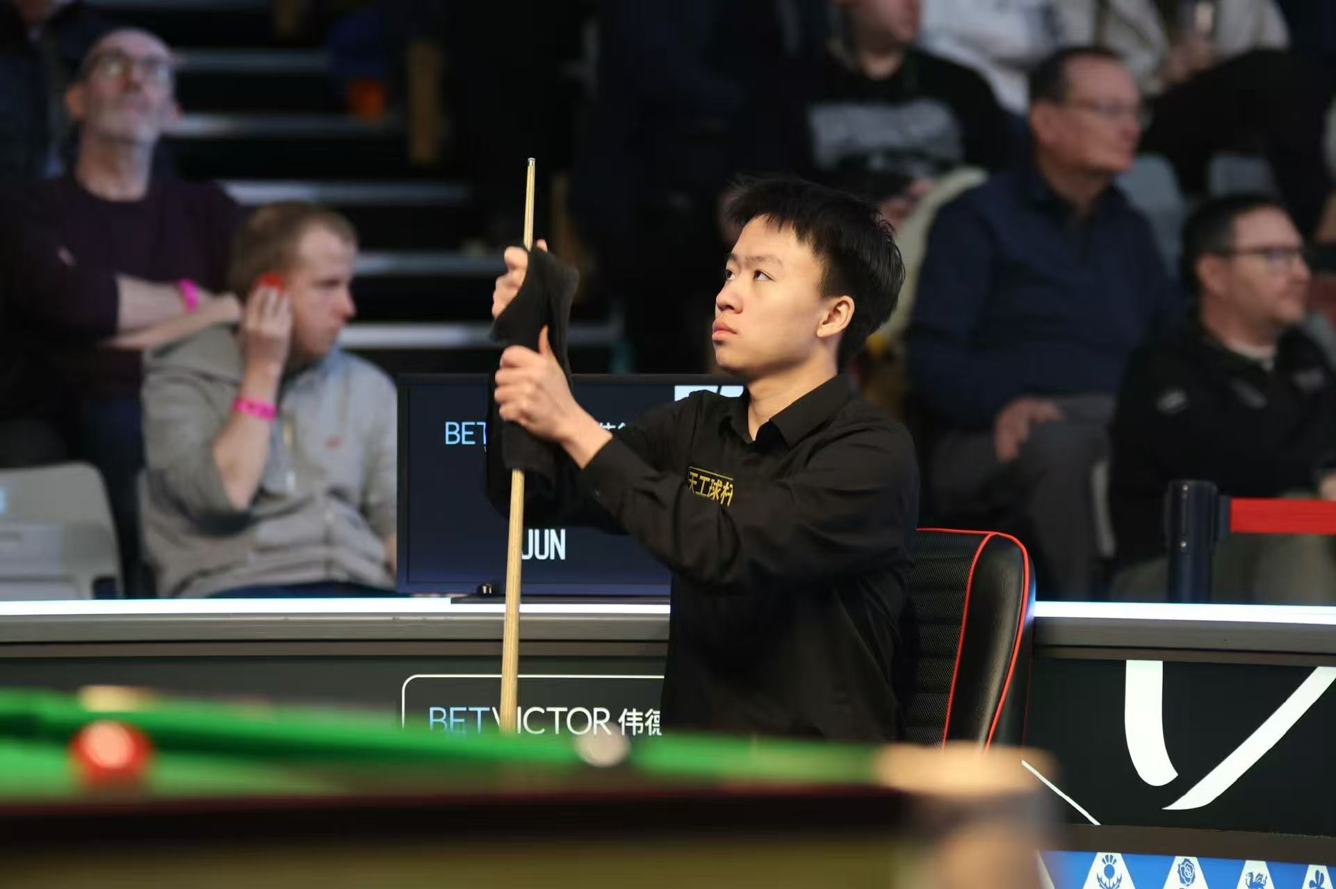 斯诺克苏格兰公开赛战报!3名中国球员晋级8强,常冰玉大战塞尔比