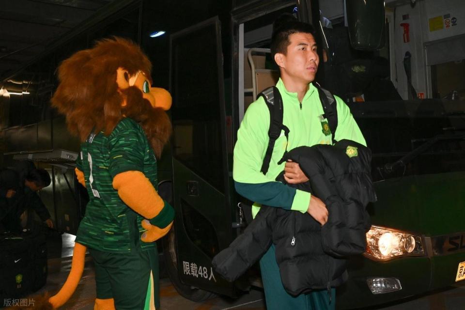 意外吗?国安必走之人续约了,曾和球迷发生冲突,外号:电梯战神