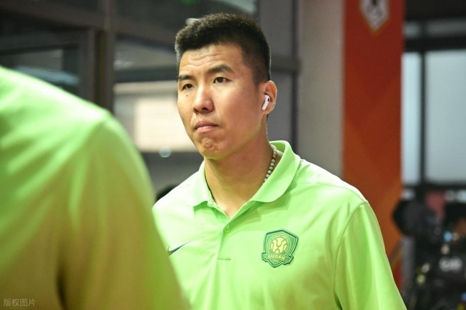 意外吗?国安必走之人续约了,曾和球迷发生冲突,外号:电梯战神