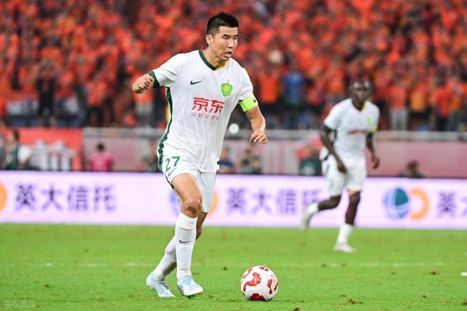 意外吗?国安必走之人续约了,曾和球迷发生冲突,外号:电梯战神